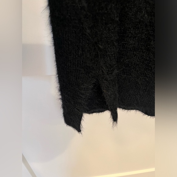 Ladies Sweater - Picture 3 of 4